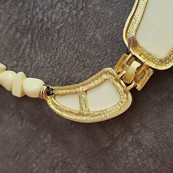 VTG 1970s 3D Acrylic Giraffe Bib Beaded Collar Necklace Clip-on Earrings Set - Picture 13 of 14